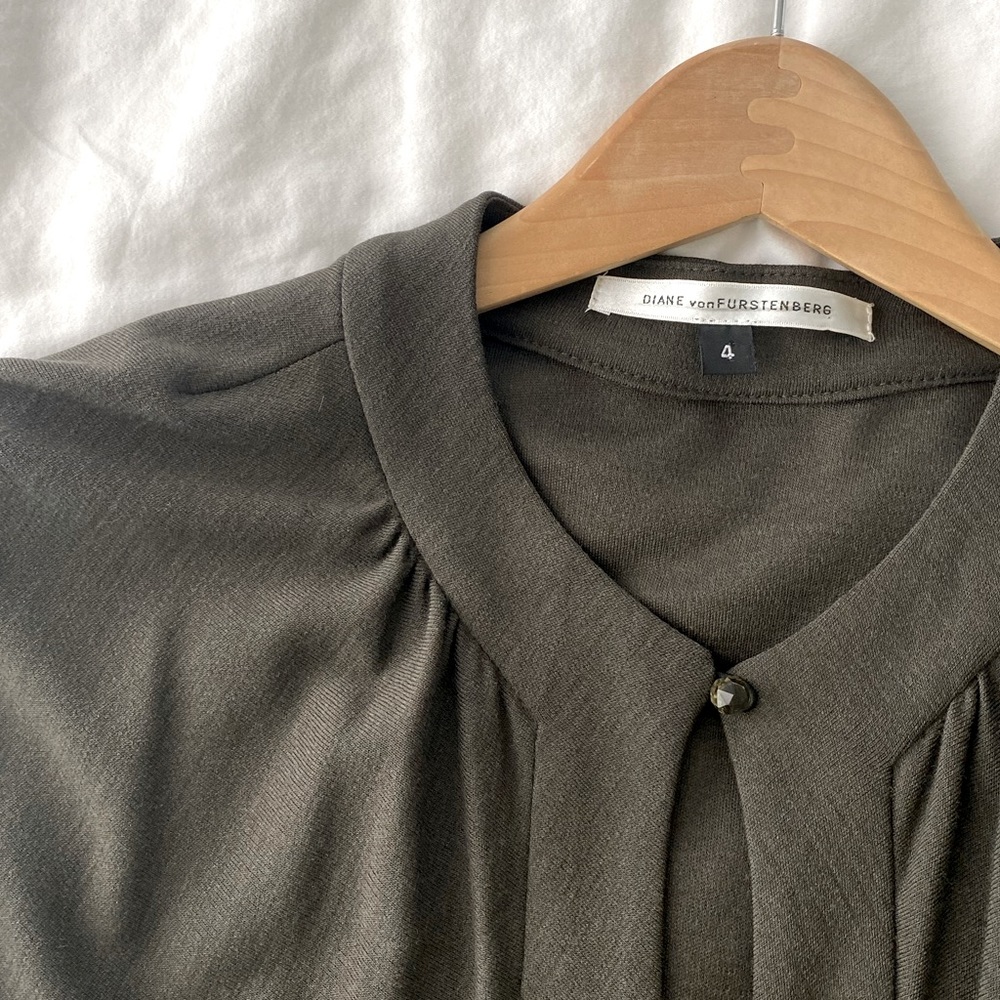 Diane von furstenburg beautiful casual wrap dress with crystal button